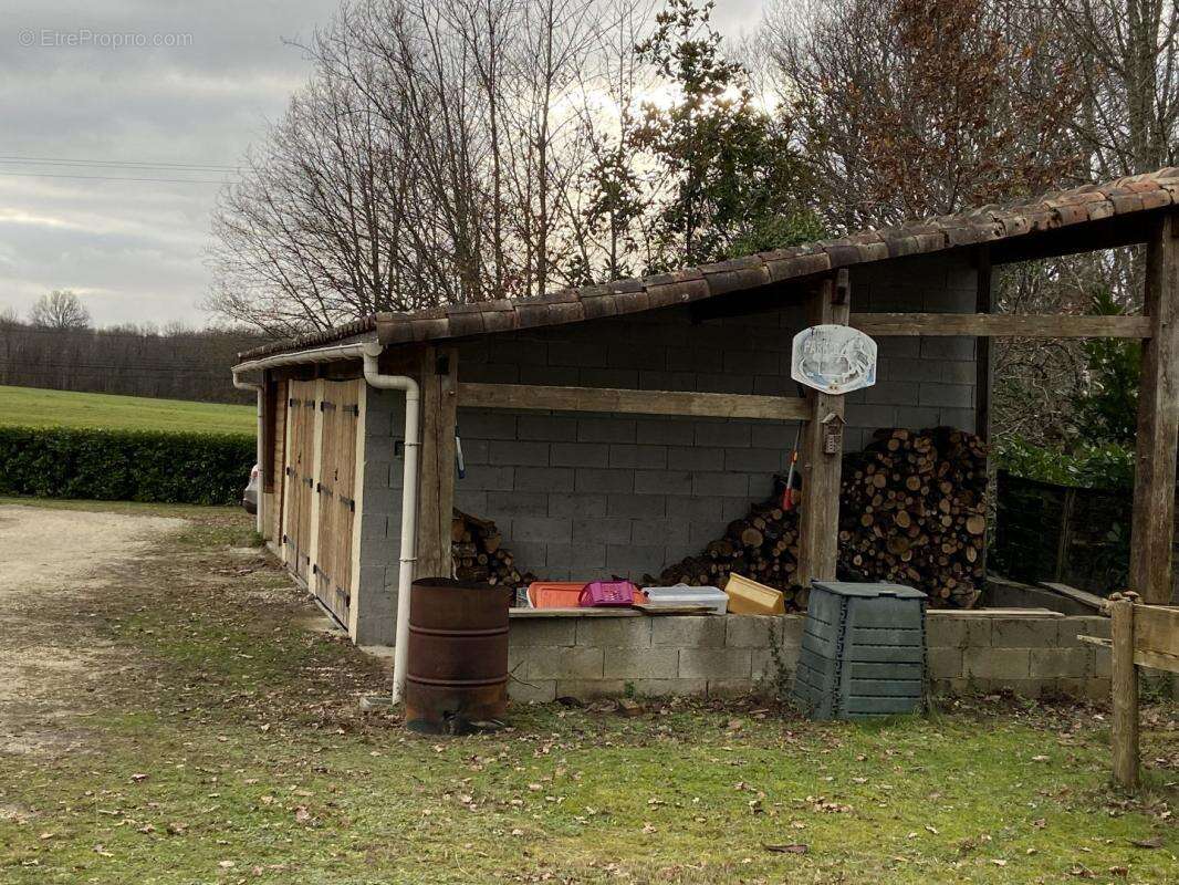 Maison à LA CHAPELLE-AUBAREIL