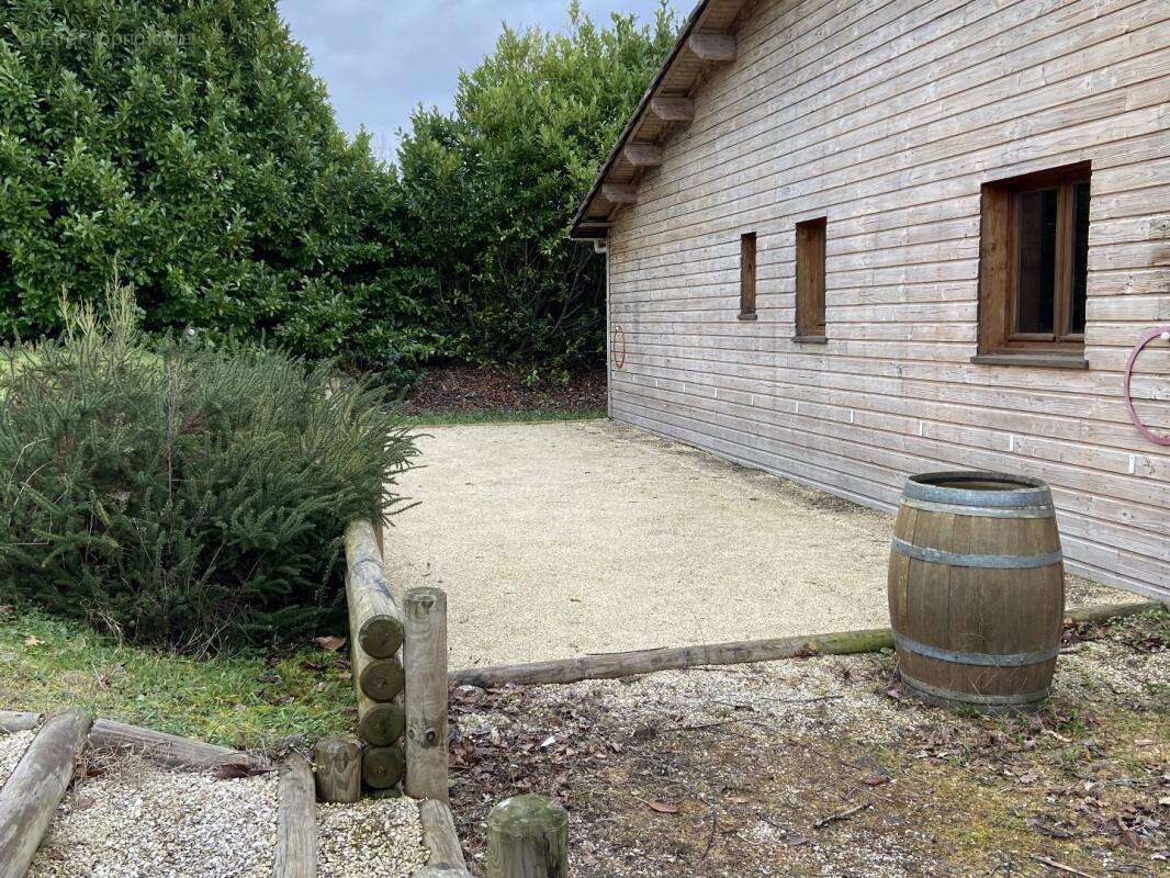 Maison à LA CHAPELLE-AUBAREIL