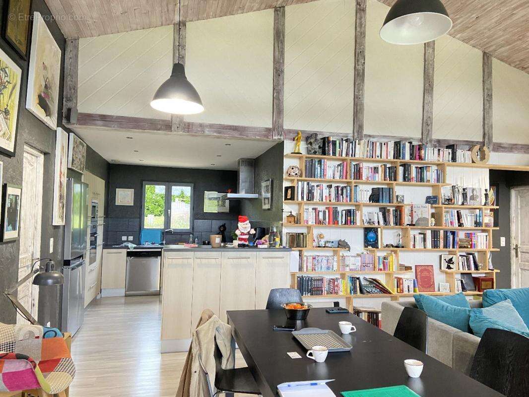 Maison à LA CHAPELLE-AUBAREIL