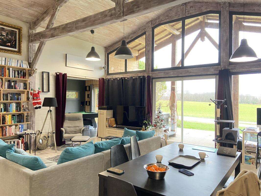 Maison à LA CHAPELLE-AUBAREIL