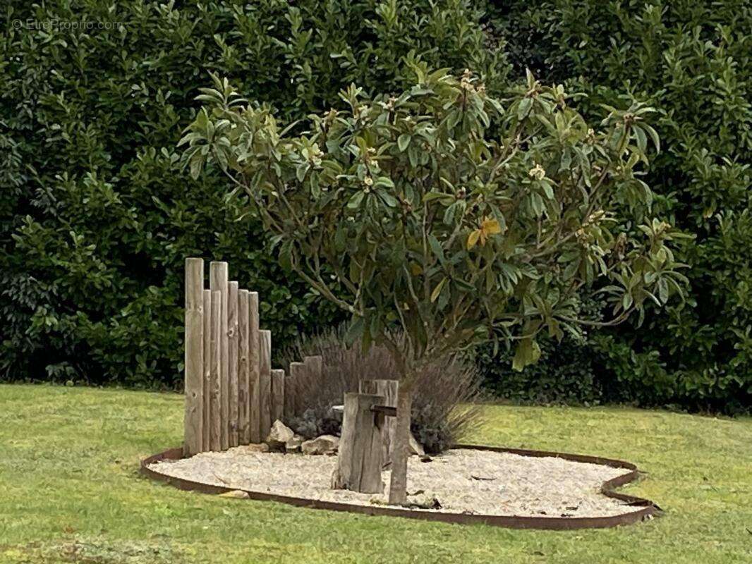 Maison à LA CHAPELLE-AUBAREIL