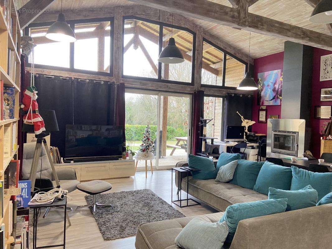 Maison à LA CHAPELLE-AUBAREIL