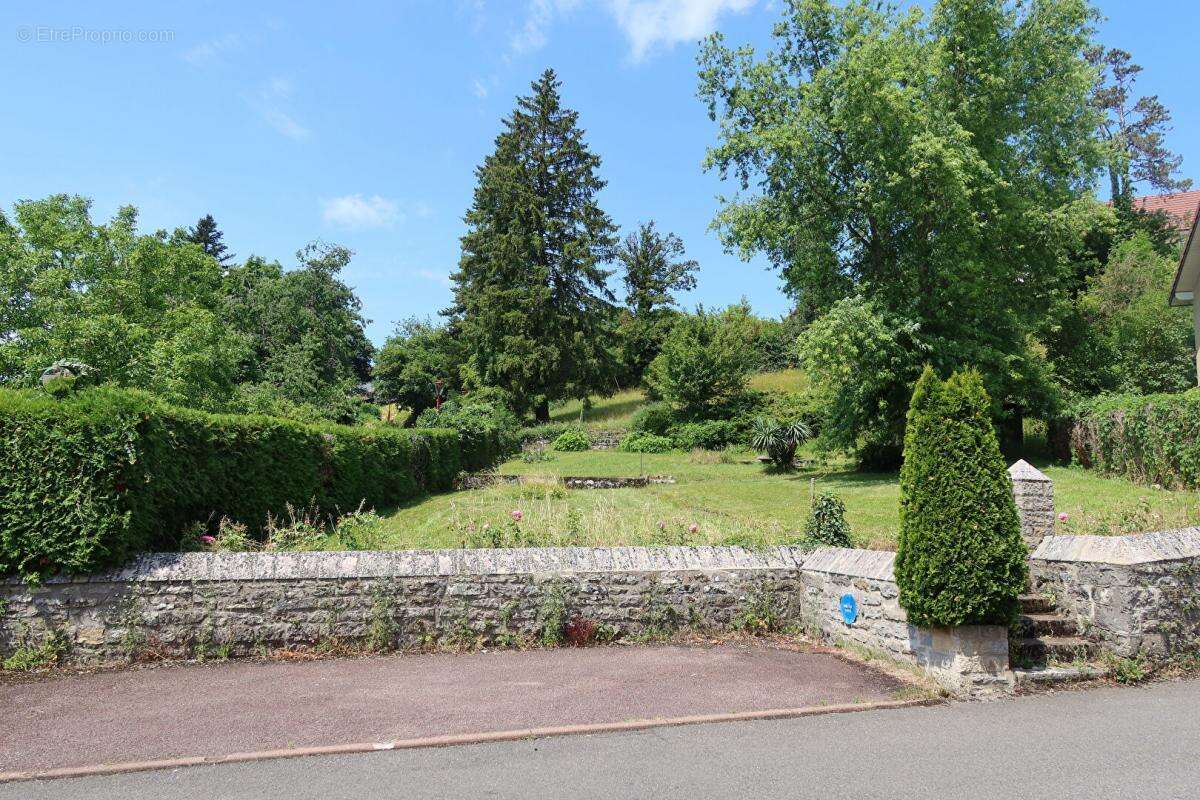 Terrain à MISEREY-SALINES