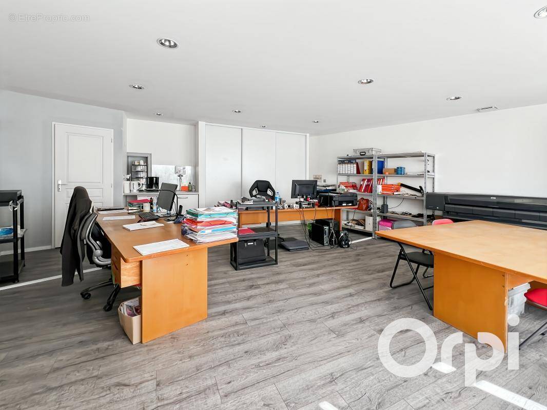 Commerce à LIVRON-SUR-DROME