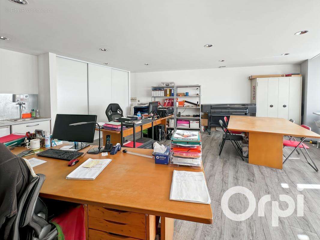 Commerce à LIVRON-SUR-DROME