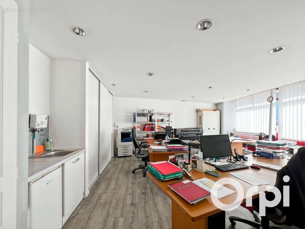 Commerce à LIVRON-SUR-DROME