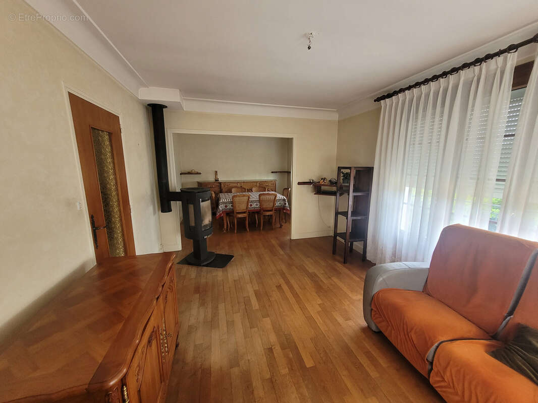 Maison à NOYEN-SUR-SARTHE