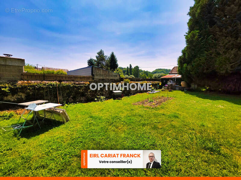 Appartement à SAINT-ETIENNE-DE-FURSAC