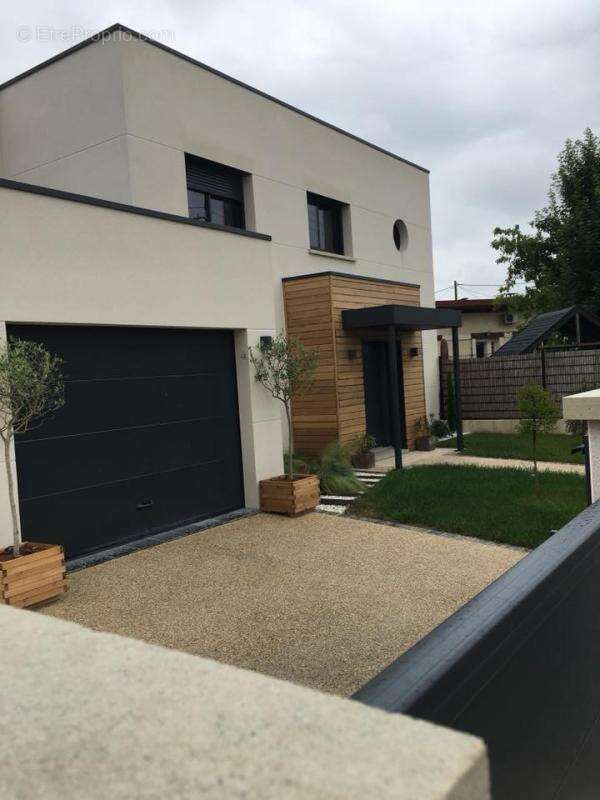 Terrain à AILLY-SUR-NOYE