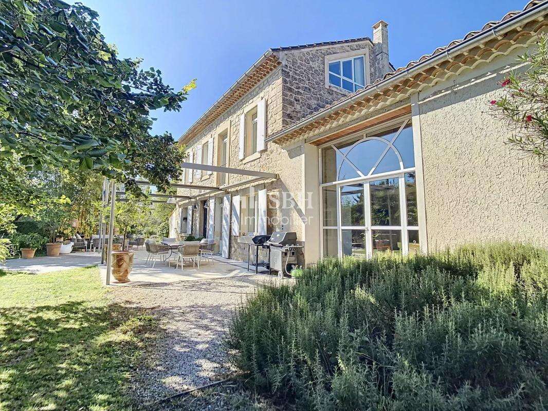 Maison à PERNES-LES-FONTAINES