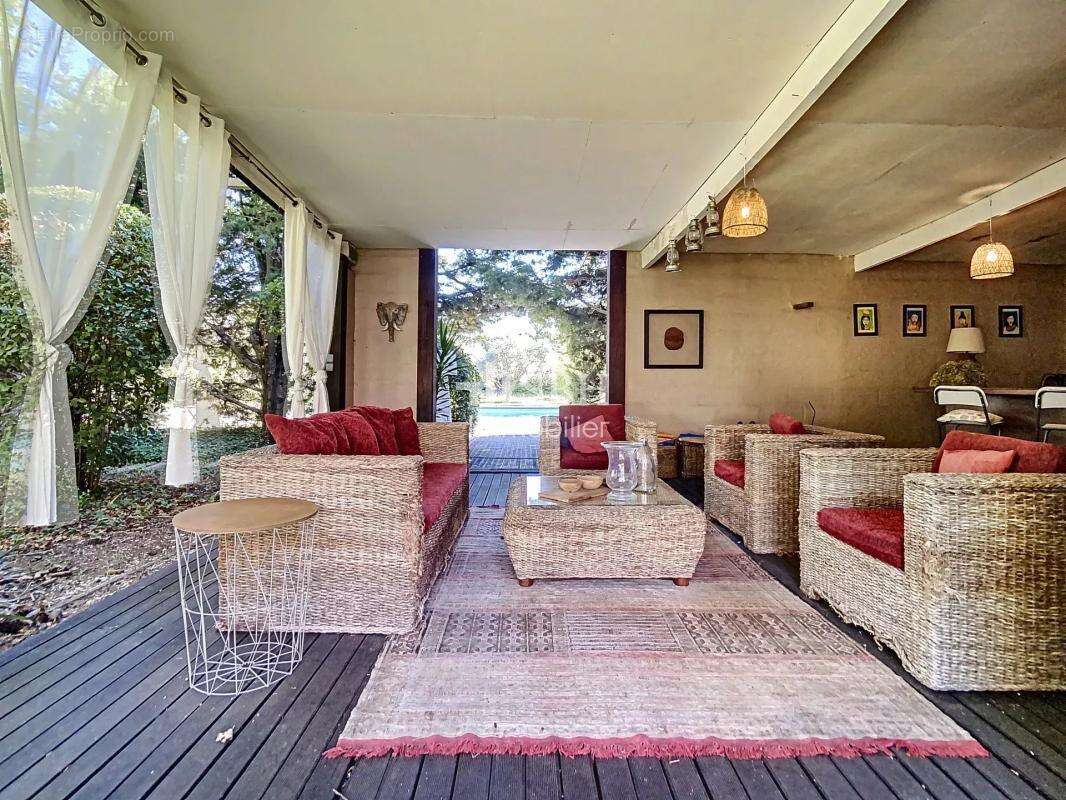 Maison à PERNES-LES-FONTAINES