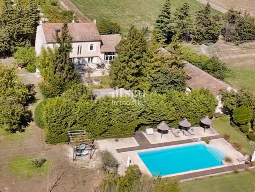 Maison à PERNES-LES-FONTAINES