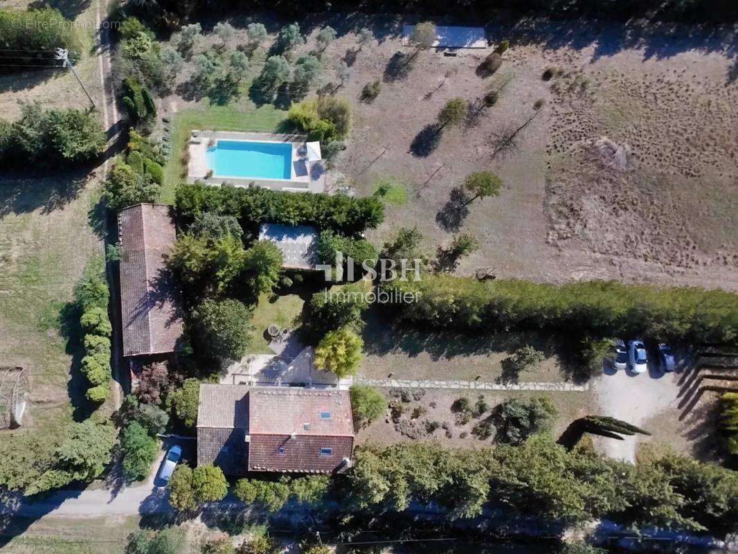 Maison à PERNES-LES-FONTAINES