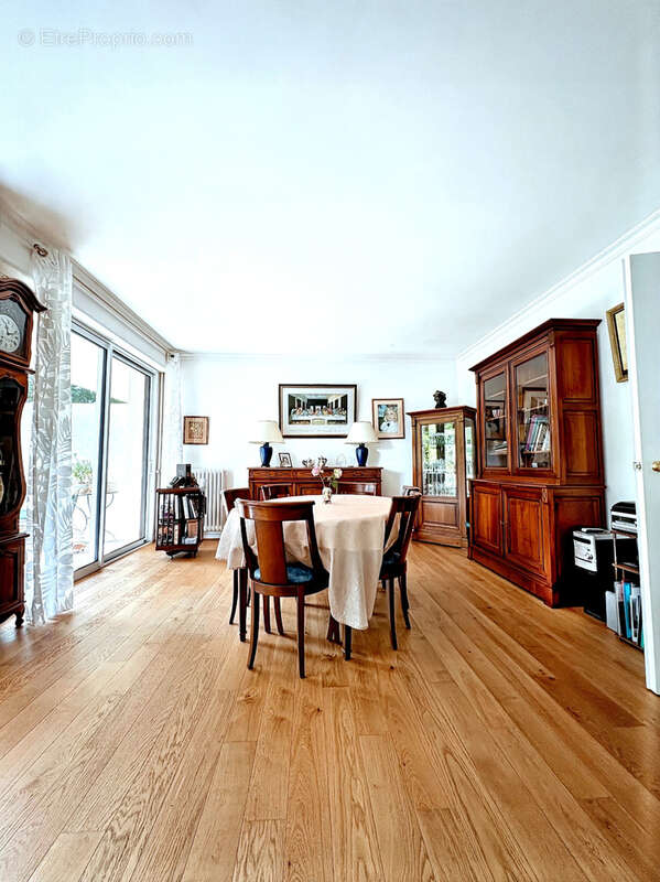 Appartement à AVRILLE