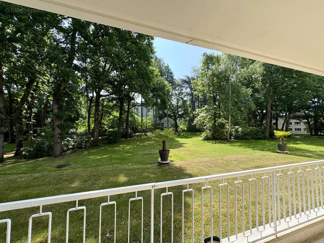 Appartement à AVRILLE