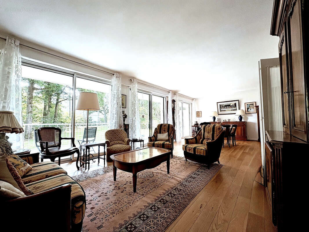 Appartement à AVRILLE