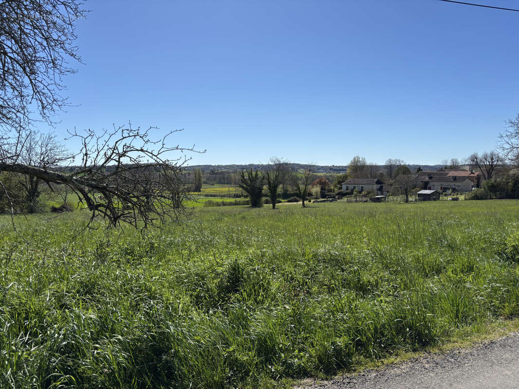 Terrain à SAINT-PRIVAT-DES-PRES