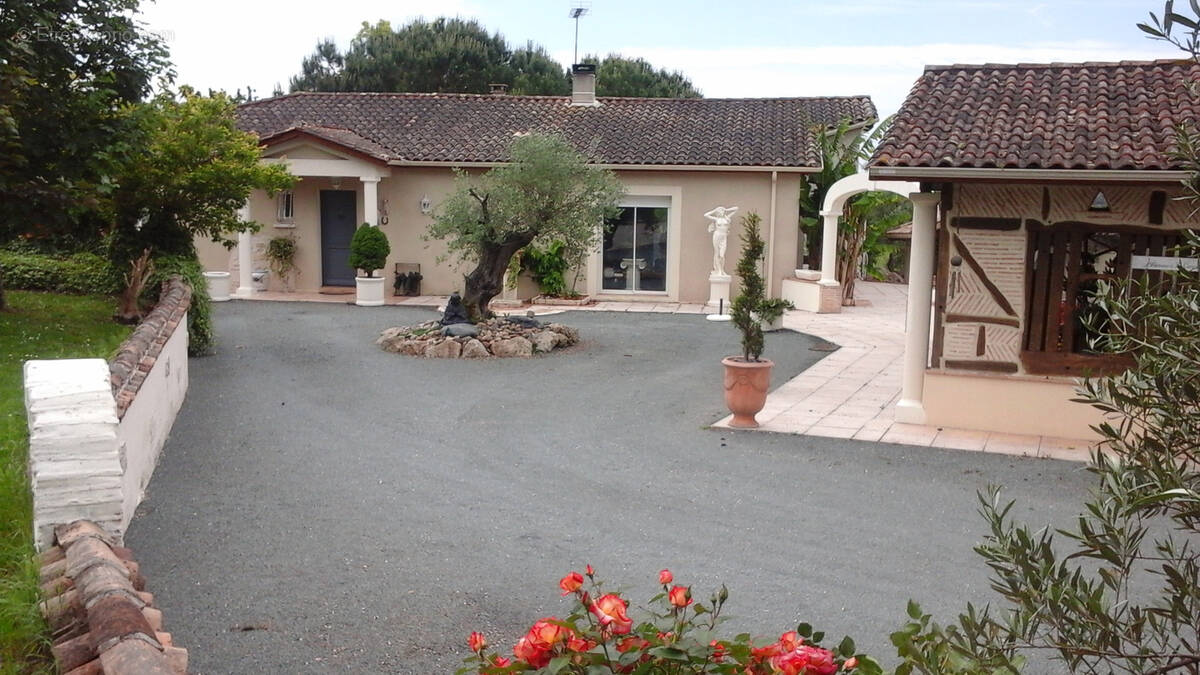 Maison à BIRAC-SUR-TREC