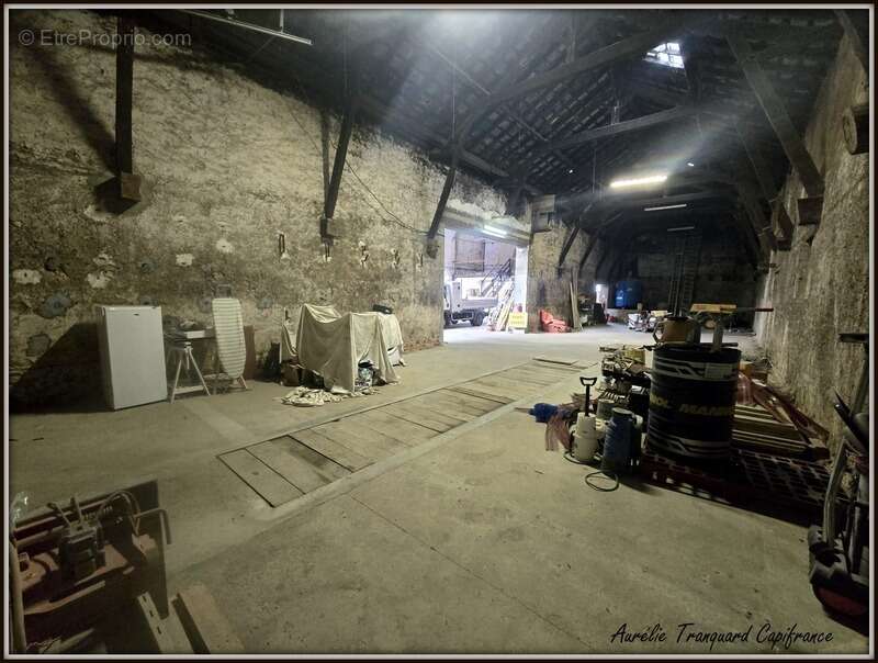 Commerce à SAINT-JEAN-D&#039;ANGELY