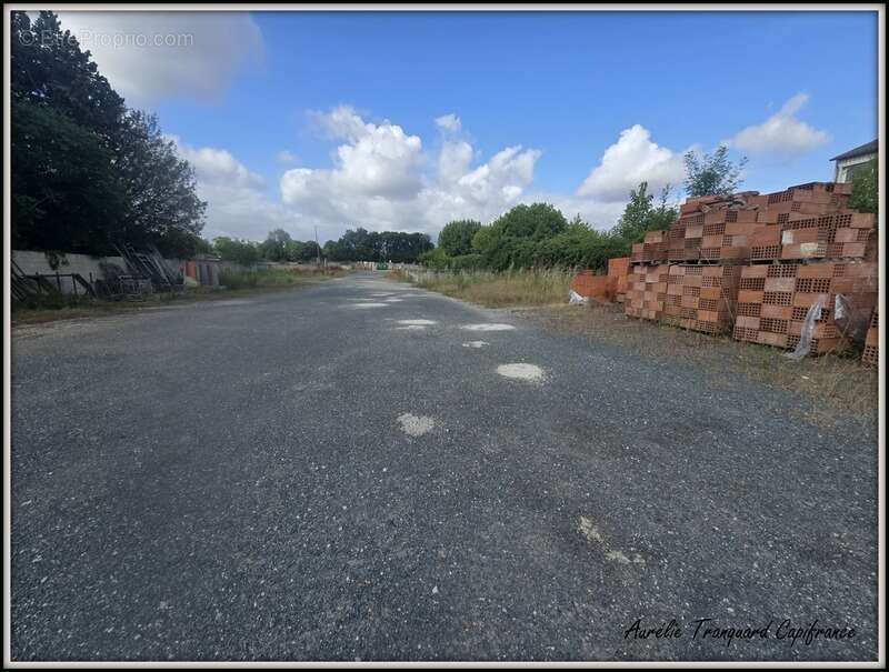 Commerce à SAINT-JEAN-D&#039;ANGELY