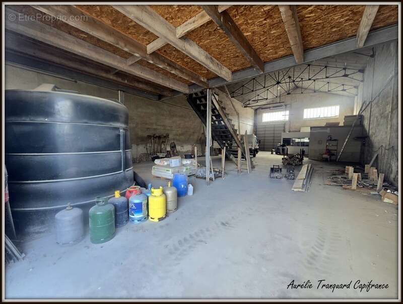 Commerce à SAINT-JEAN-D&#039;ANGELY