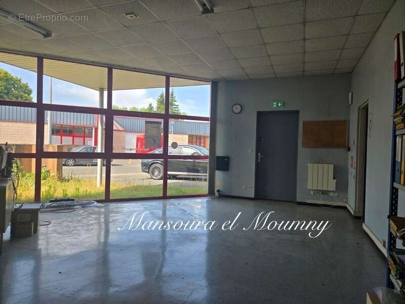 Commerce à PARCAY-MESLAY