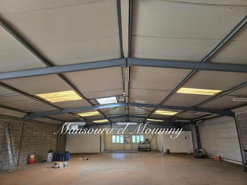 Commerce à PARCAY-MESLAY