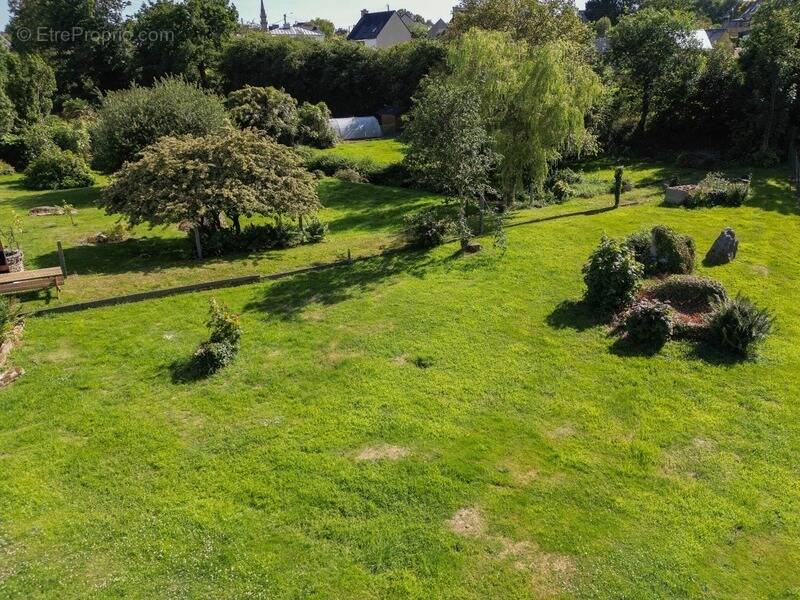 Terrain à PLOUEDERN