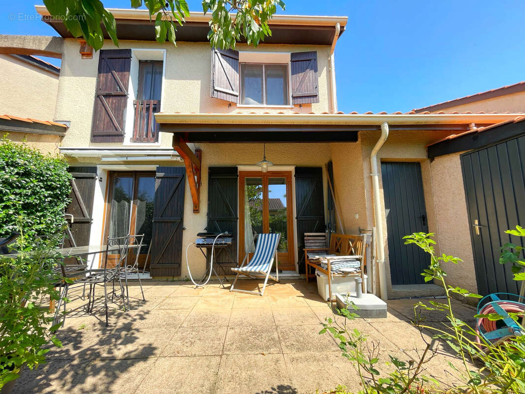 Maison à PIERRE-BENITE