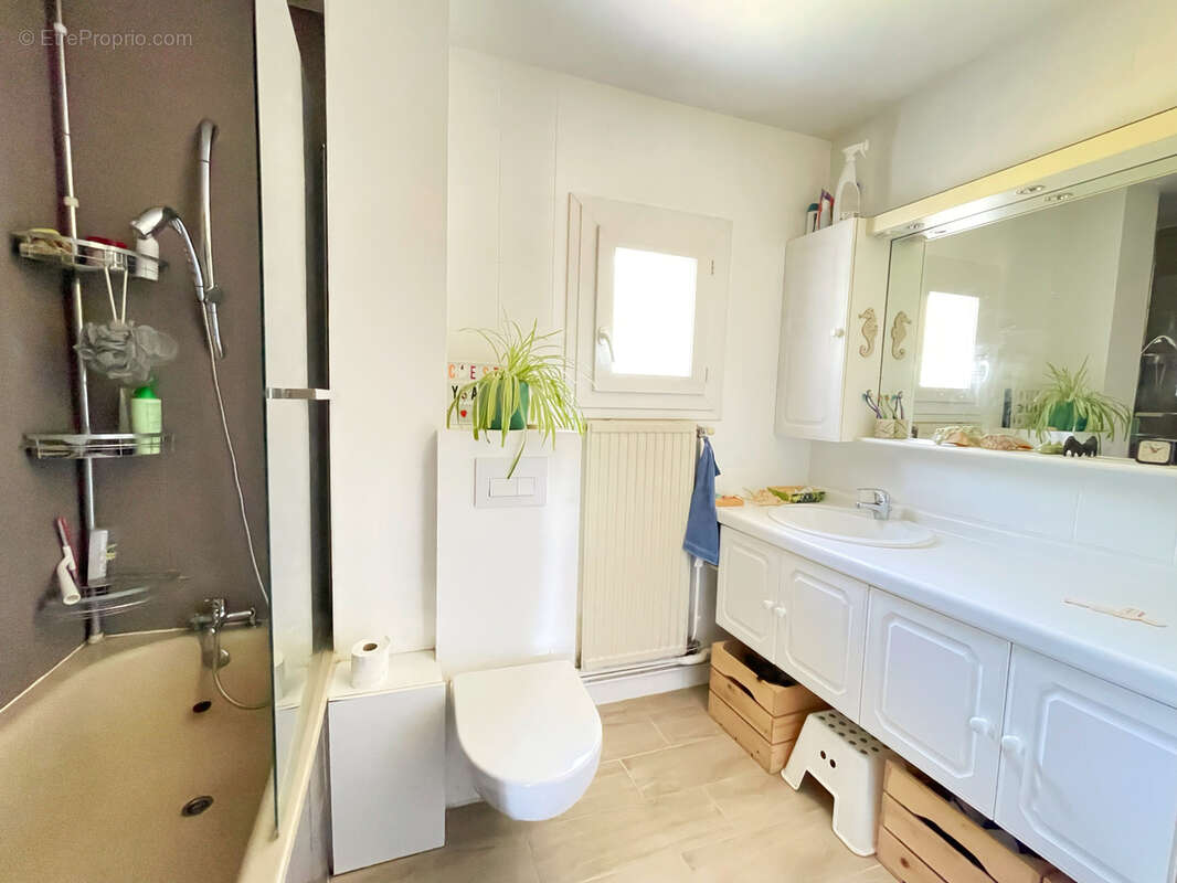 Maison à PIERRE-BENITE