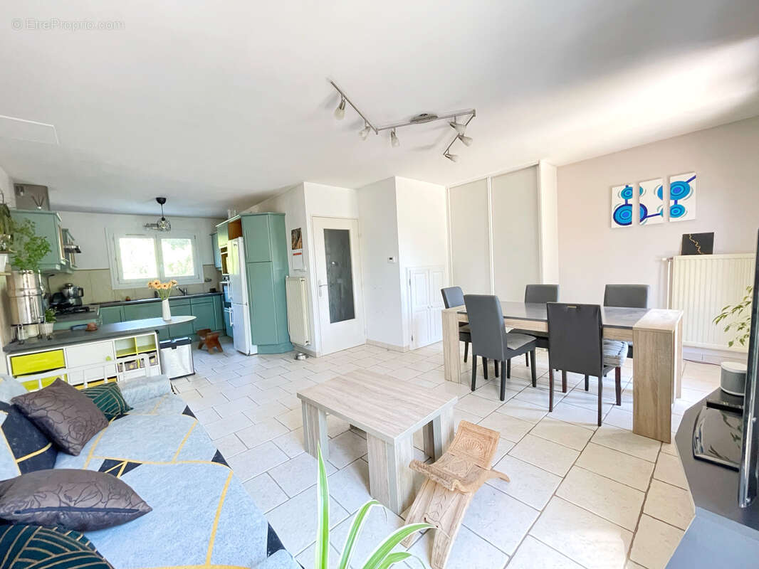 Maison à PIERRE-BENITE