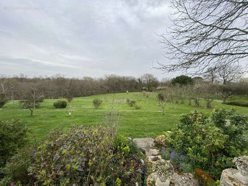 Maison à MONCRABEAU