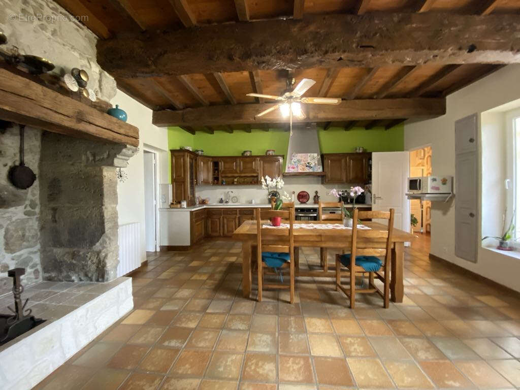 Maison à MONCRABEAU