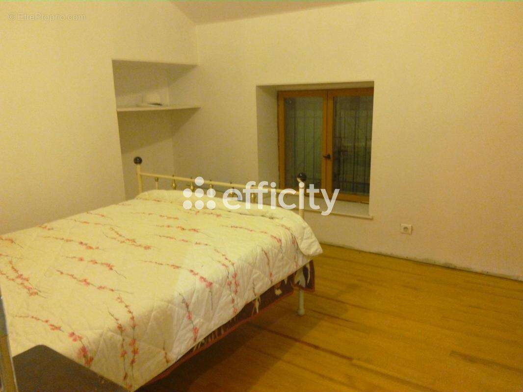 Maison à COURS-LA-VILLE