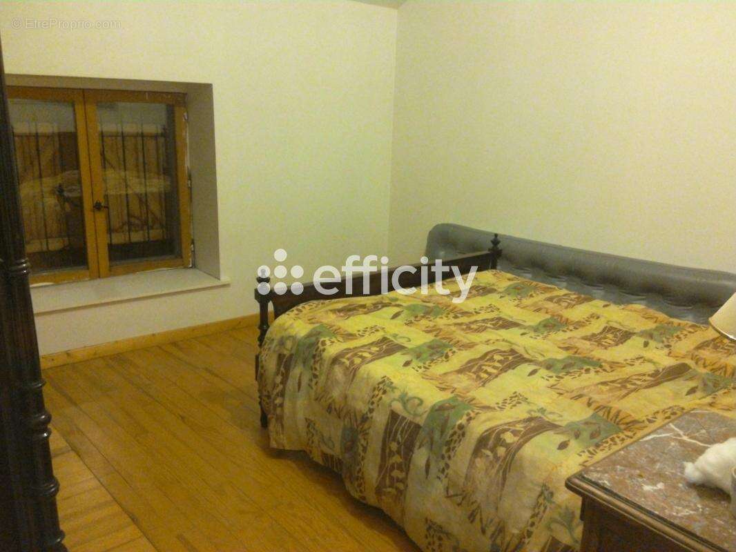 Maison à COURS-LA-VILLE