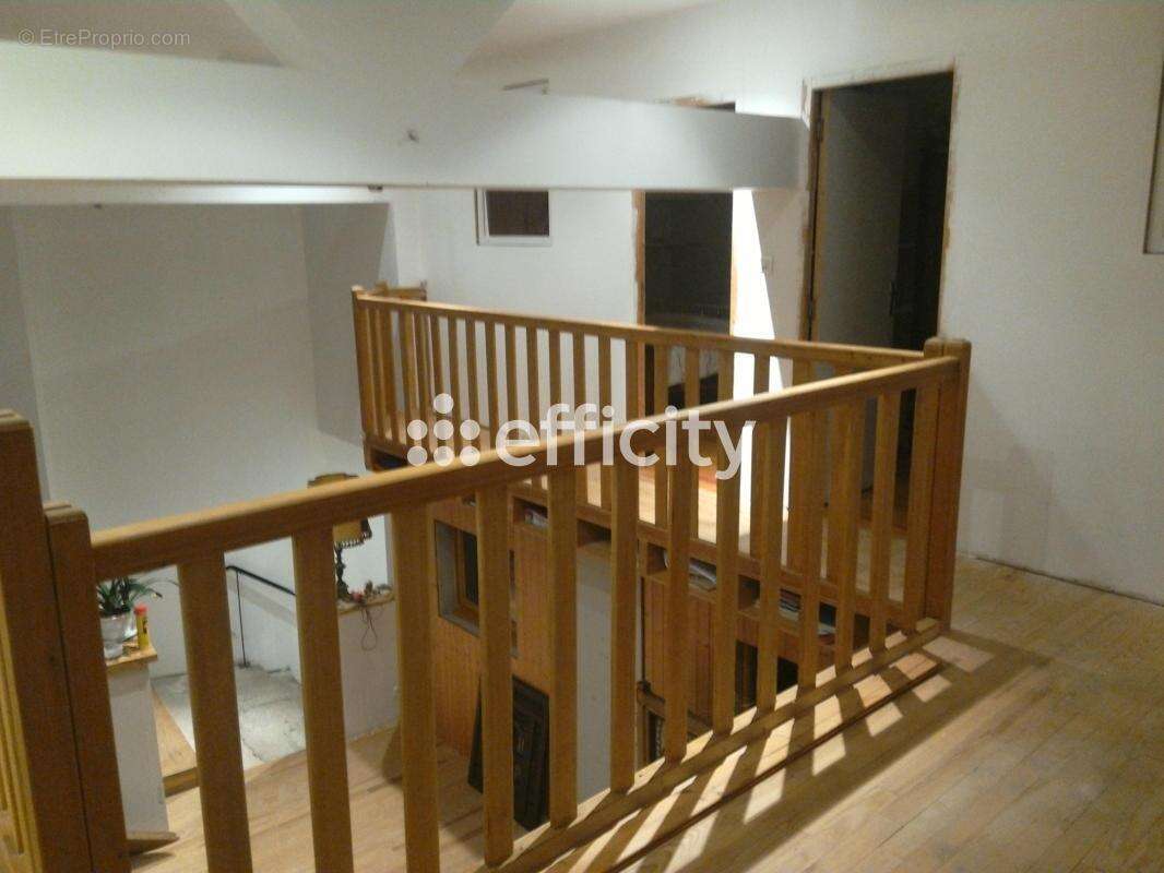 Maison à COURS-LA-VILLE