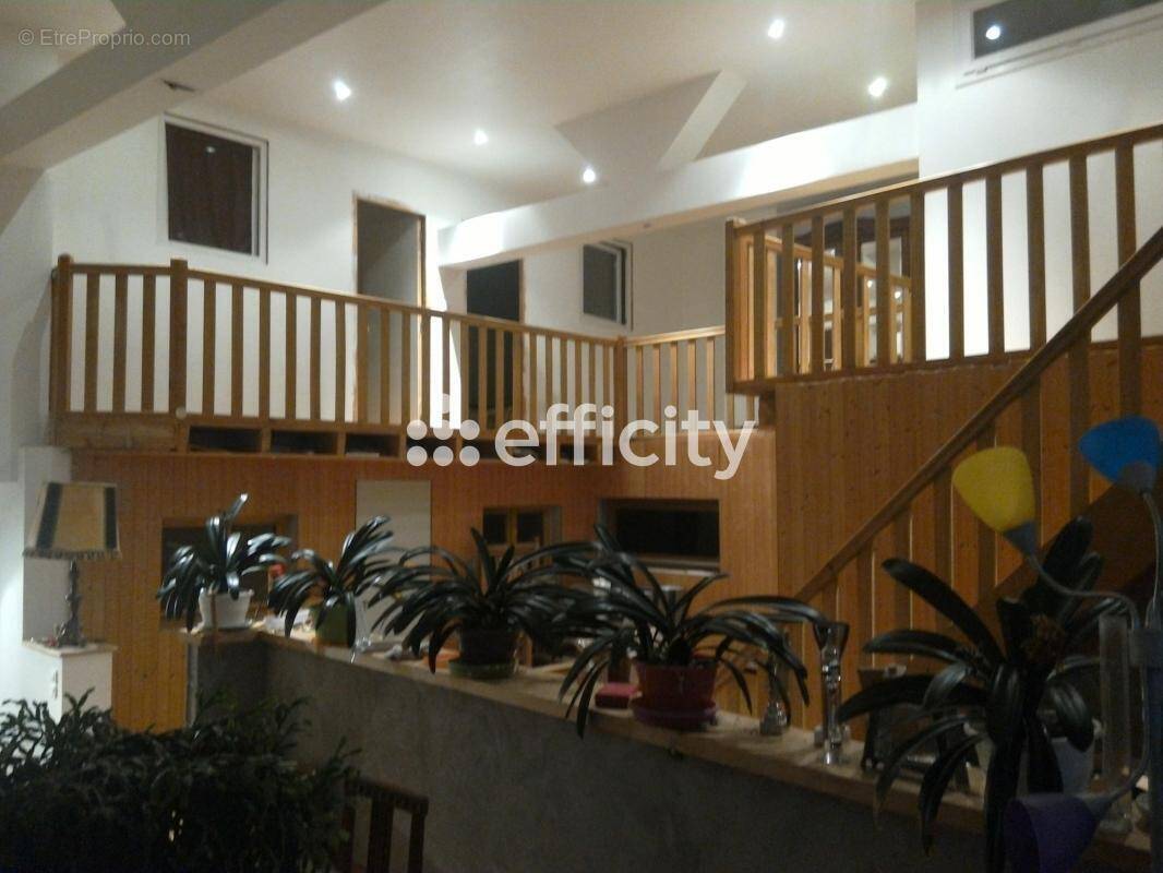 Maison à COURS-LA-VILLE