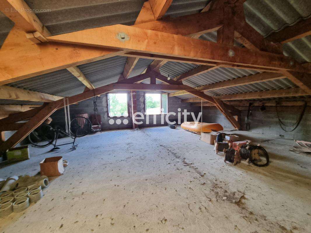 Maison à LE MALZIEU-VILLE