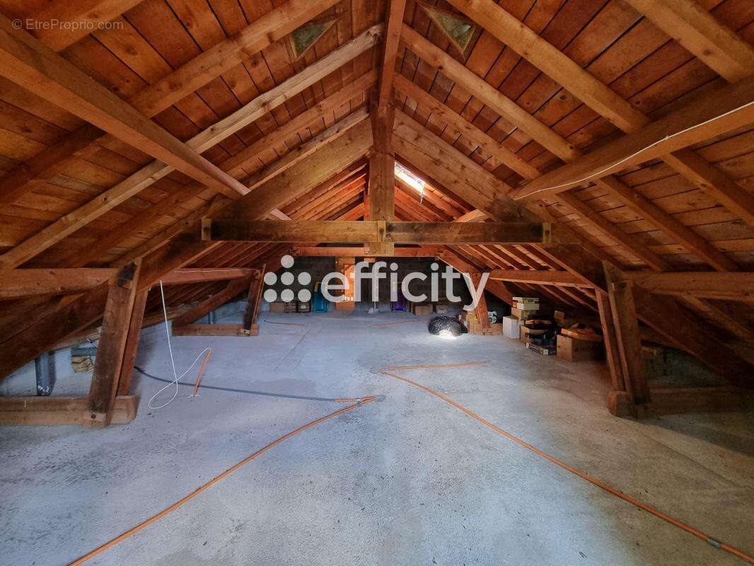 Maison à LE MALZIEU-VILLE