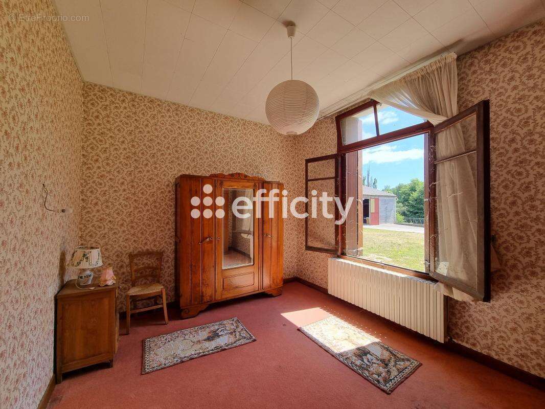 Maison à LE MALZIEU-VILLE