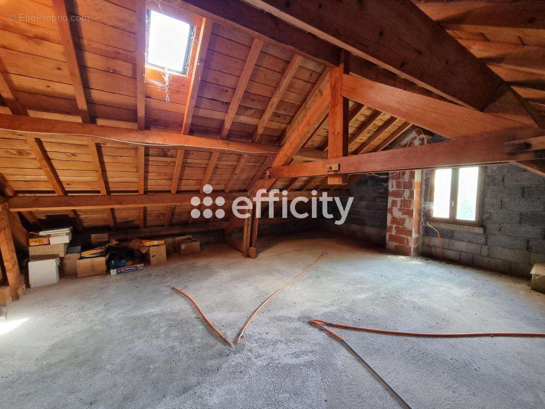 Maison à LE MALZIEU-VILLE