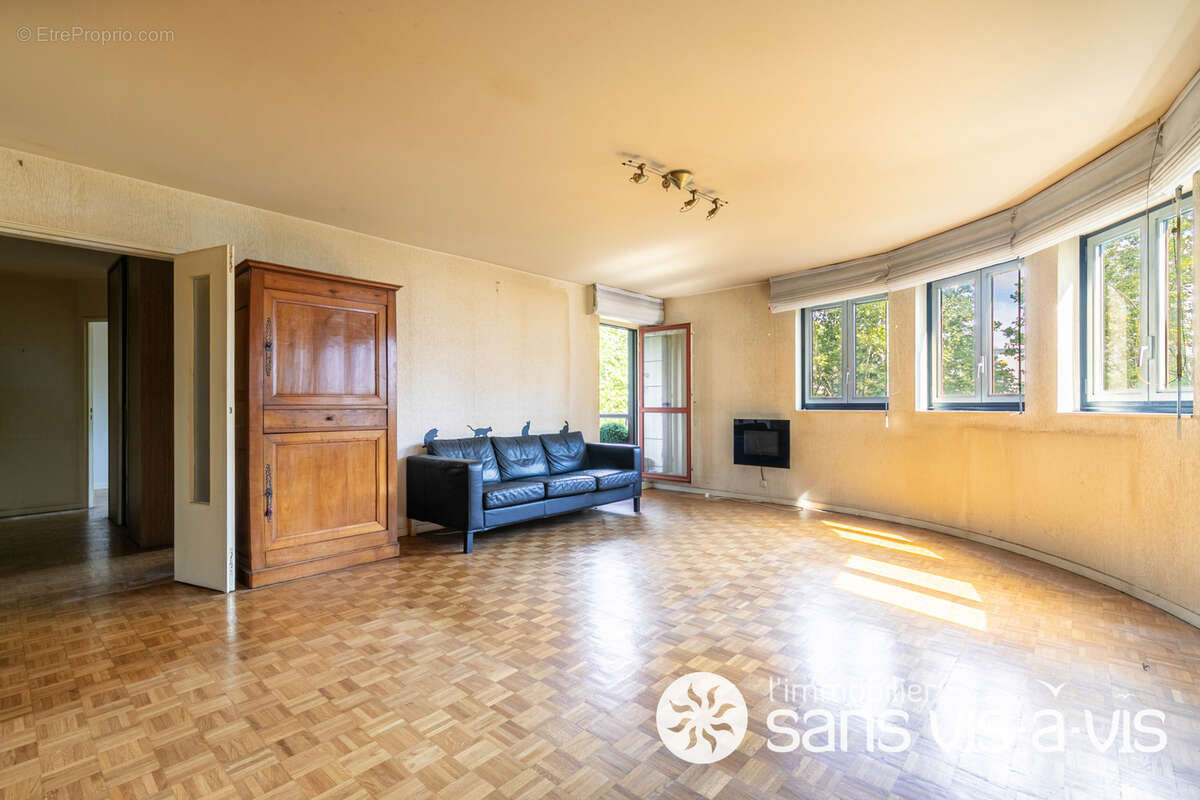 Appartement à COURBEVOIE