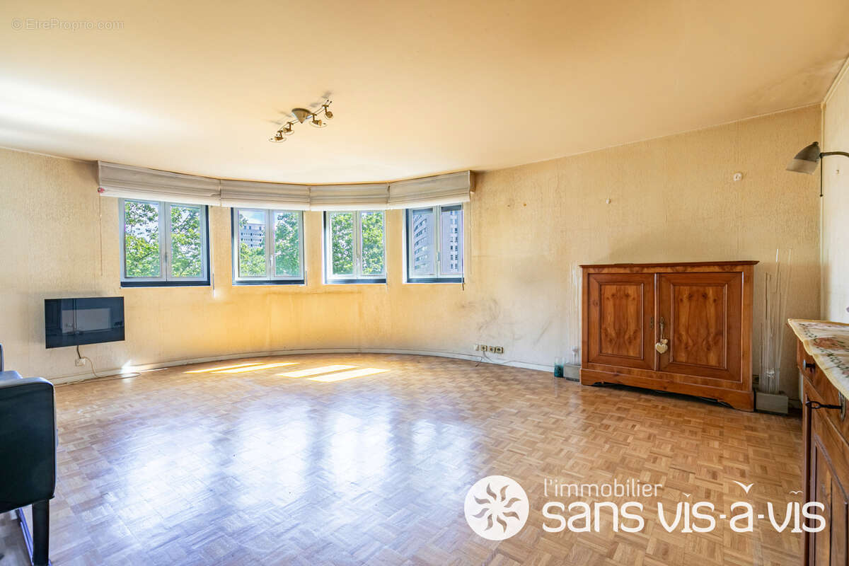 Appartement à COURBEVOIE