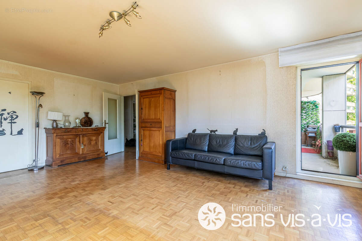 Appartement à COURBEVOIE