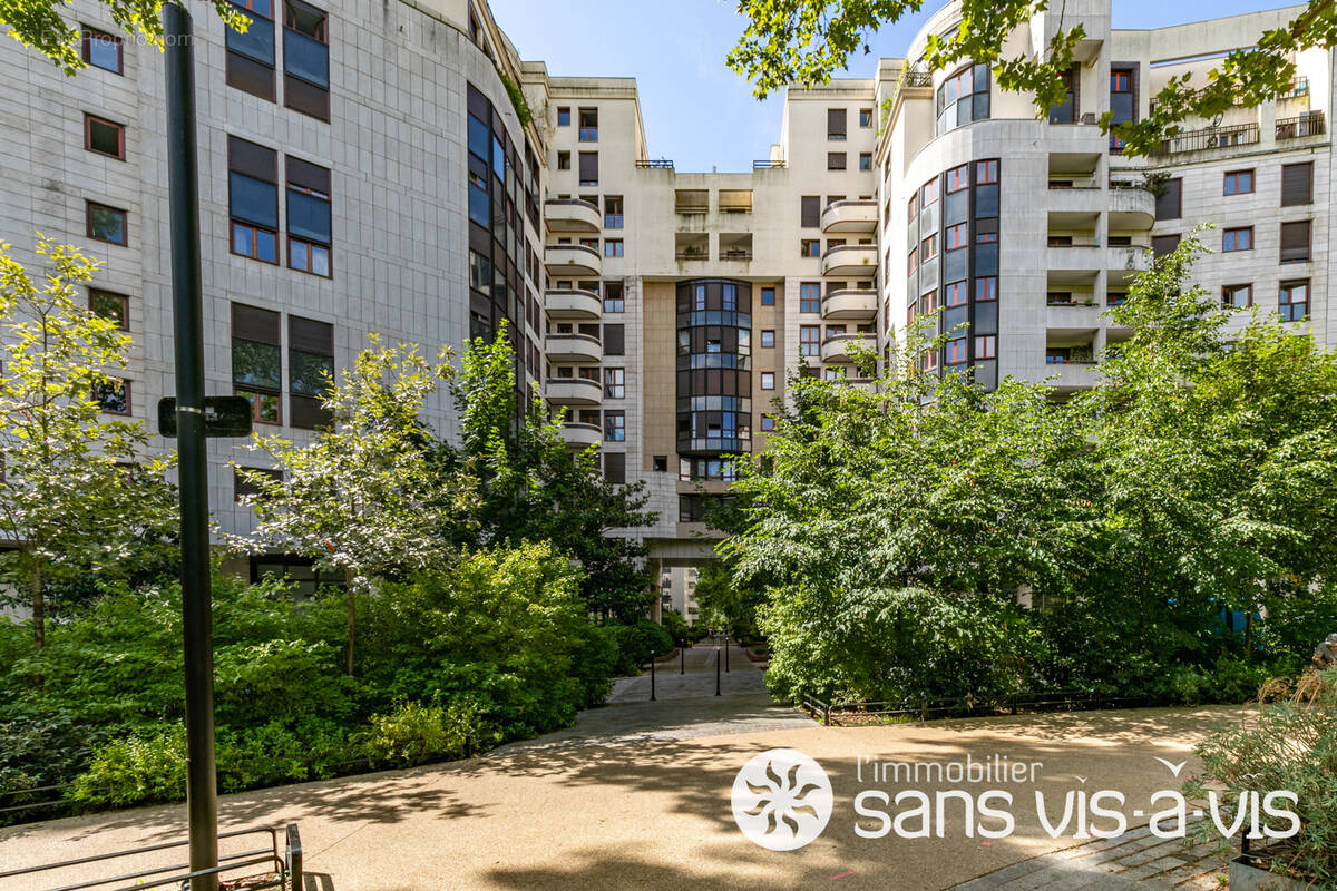 Appartement à COURBEVOIE