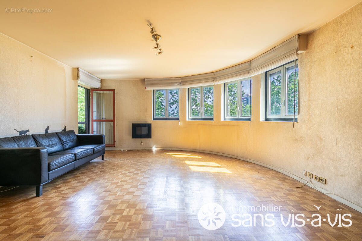 Appartement à COURBEVOIE