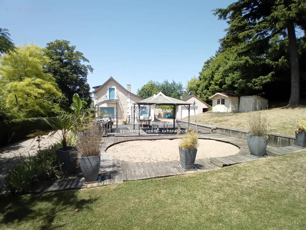 Maison de 76 m2 hab avec garage  - Maison à PREUILLY-SUR-CLAISE