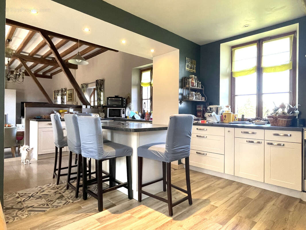 Maison à MONTREUIL-SUR-THERAIN