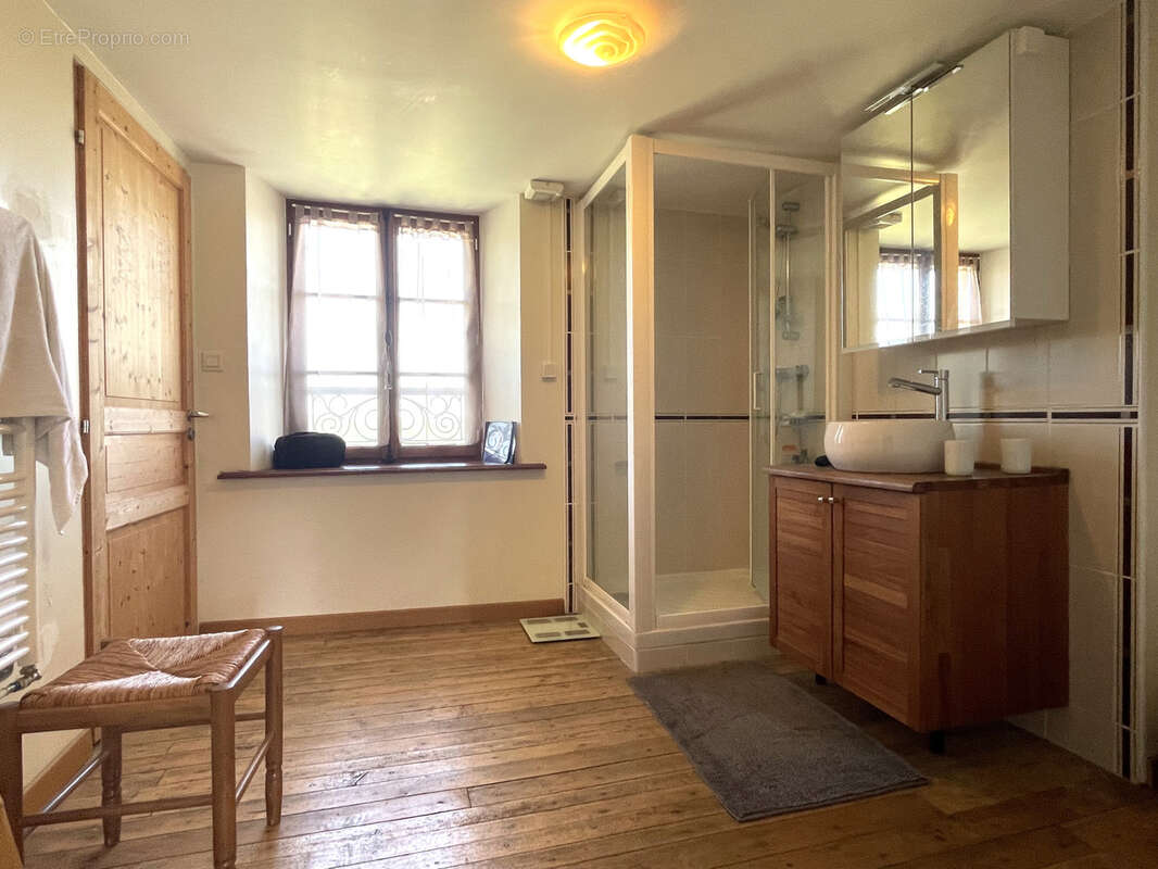 Maison à MONTREUIL-SUR-THERAIN