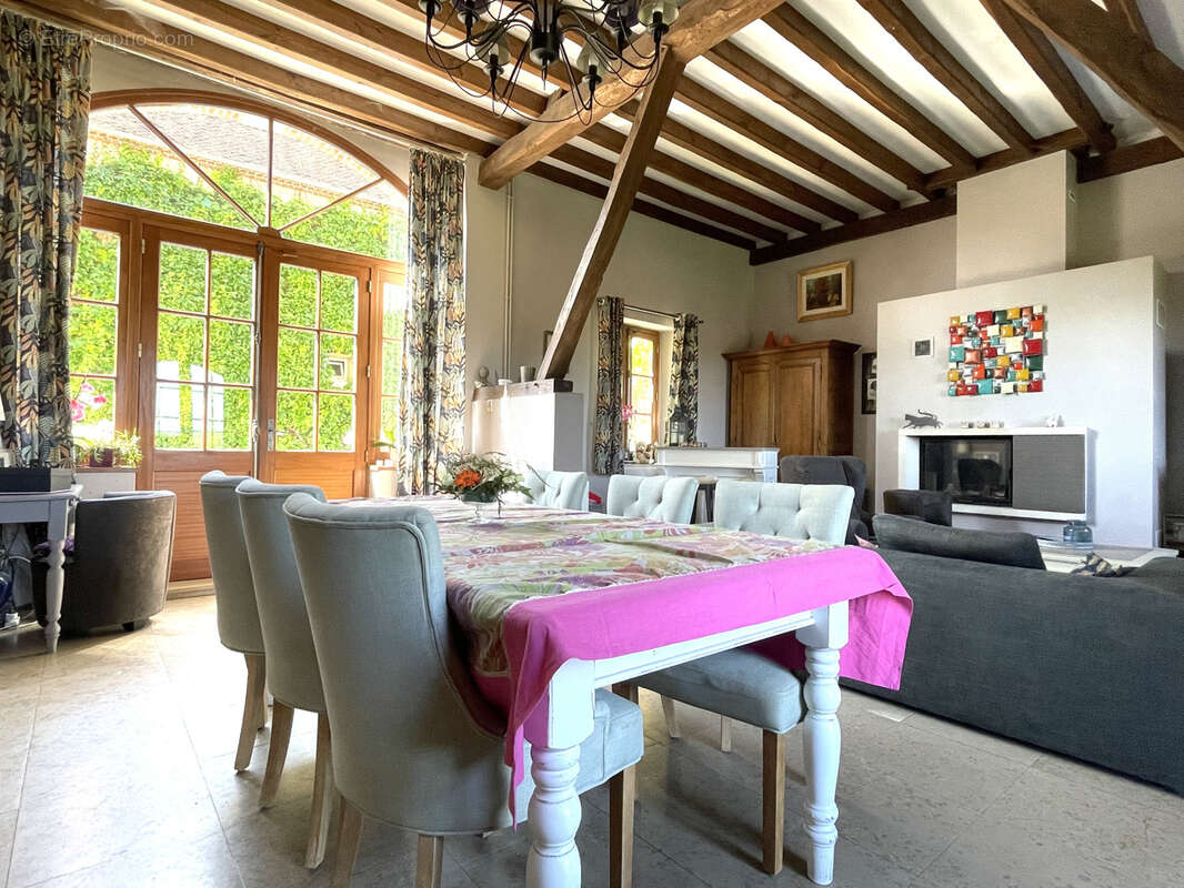 Maison à MONTREUIL-SUR-THERAIN